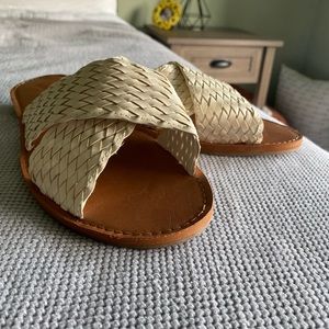 Universal Thread Woven White Sandals